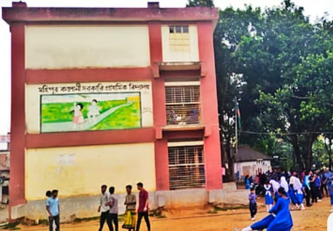 বিদ্যালয় থেকে নিয়ে ৯ শিশুকে পাশের উপজেলার গুদামে আটকে রাখার অভিযোগ